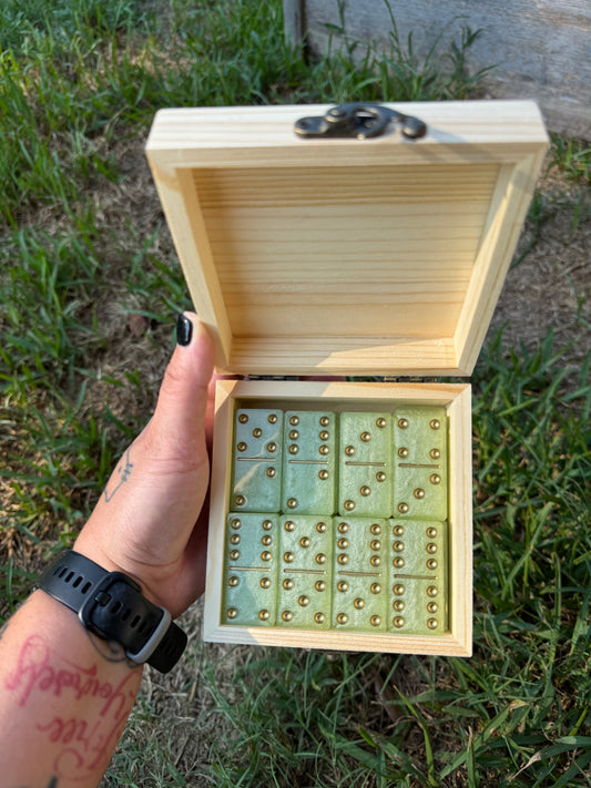 Peridot Green Domino Set